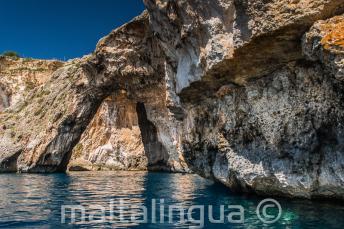 Een zee boog bij Blue Grotto, Malta