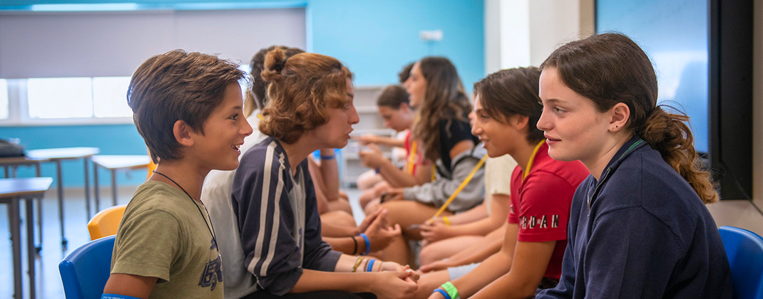 Junior Engelse school in beweging