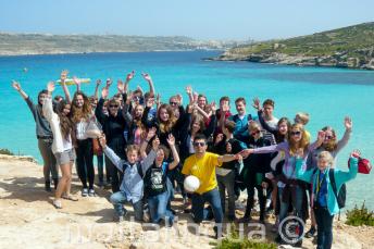 Groepsfoto langs de Blue Lagoon