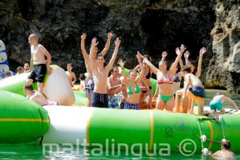 Studenten in een waterpark in Malta