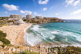 Mening van de Golden Bay strand in Malta