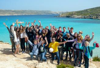 Groepsfoto langs de Blue Lagoon